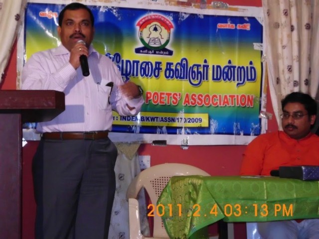 தமிழ் பற்றாளர் ஐயா சேகர் பொன்னாடை போற்றி மரியாதை செய்யும் முன்..