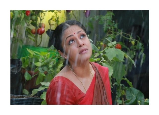 36-vayathinile-tamil-movie-jyothika-photos-01171