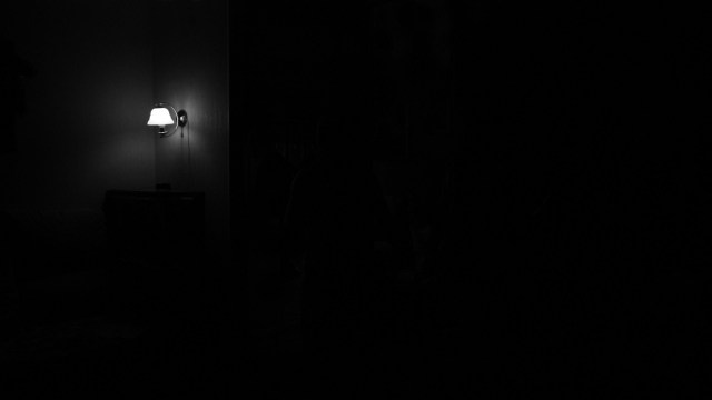 light_darkness_room_74473_2560x1440